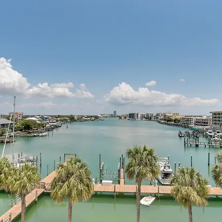 Walk To Clearwater Beach Dockside Condo